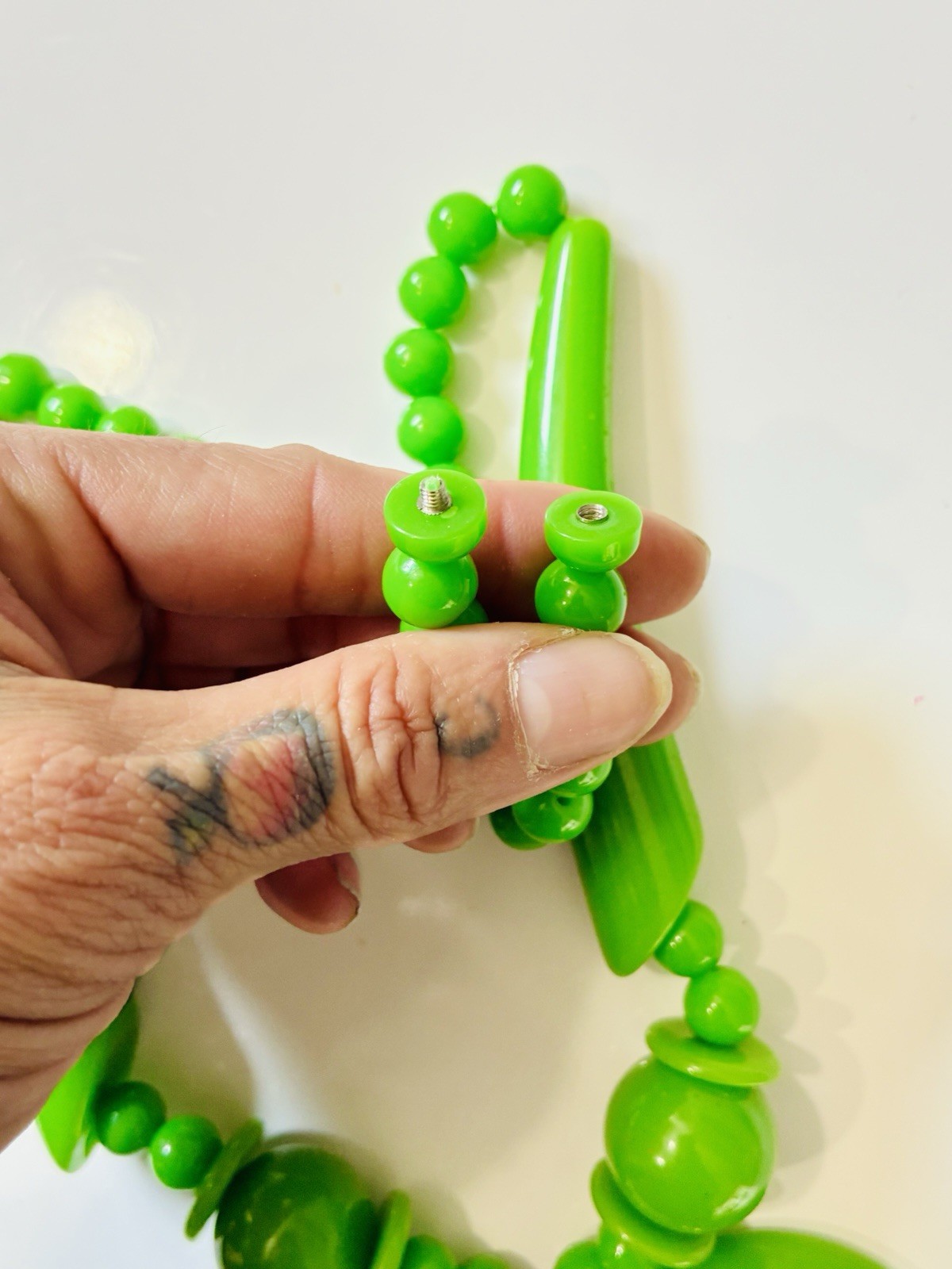 Green Plastic Beaded Statement Necklace, Round Pendant, Adjustable, No Stone