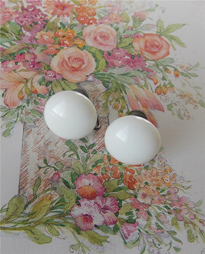 VINTAGE 1940’s MILK GLASS BUTTON SCREW BACK EARRINGS SIGNED JAPAN