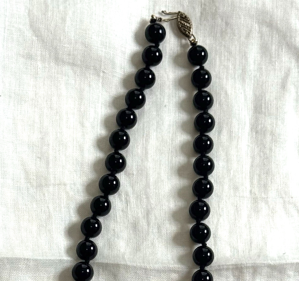 Vintage Black Beads Necklace Handmade Knotted Pearls 18.5″ 925 Clasp 8mm Beaded