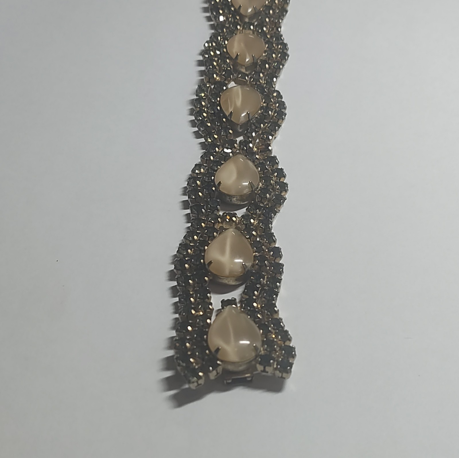 Beige Oval Glass & Rhinestone Silver Tone Link Tennis Bracelet Box Clasp