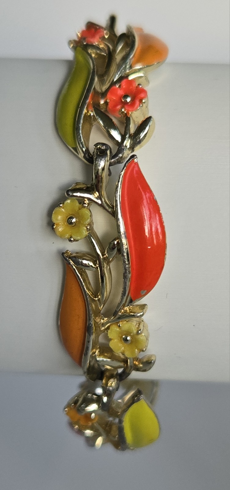 Vintage Lisner Enamel Flower Leaf Bracelet Orange Yellow Green Gold Tone 7″