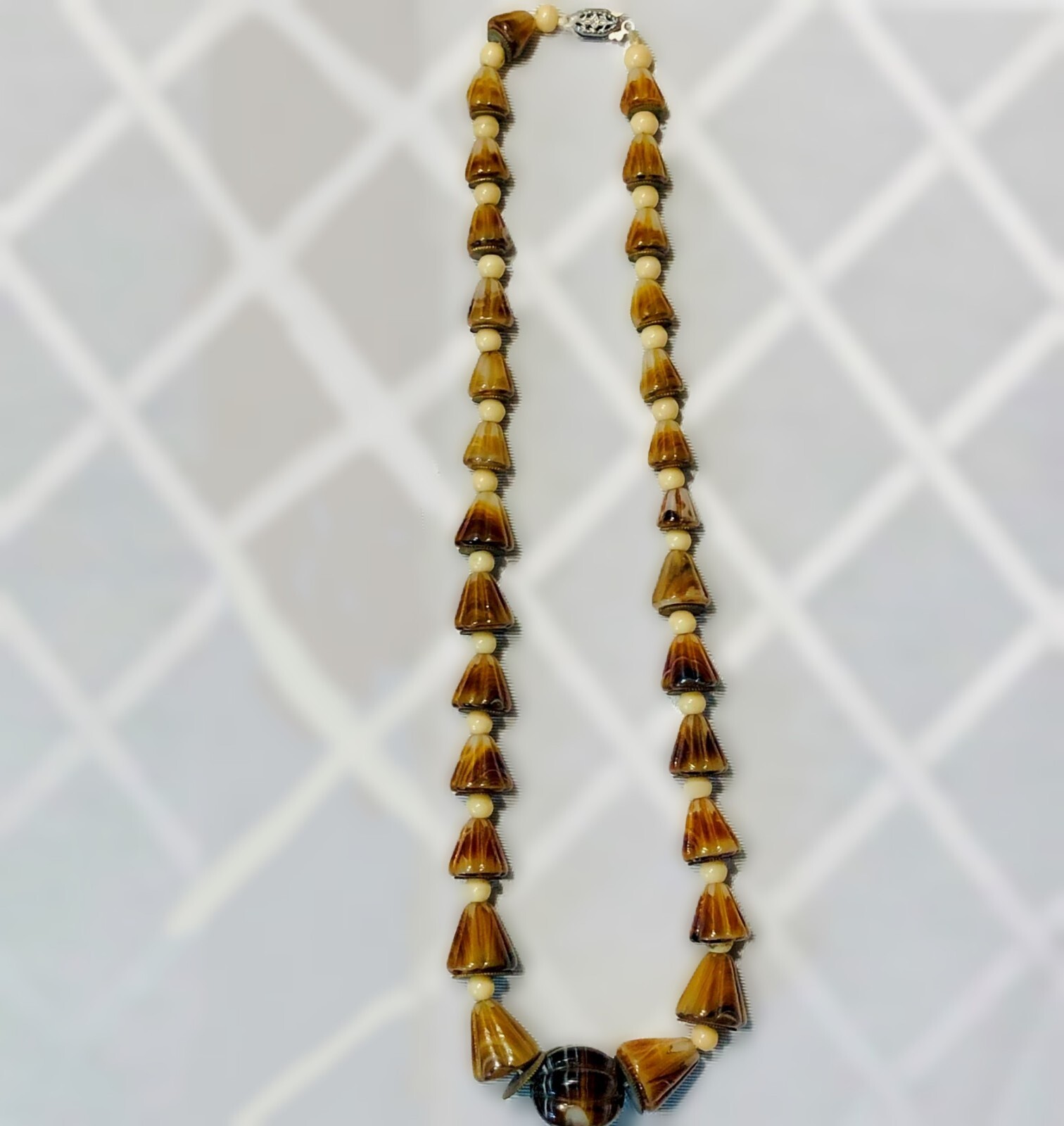 VINTAGE 10K GRADIATED CONCH SHELL NECKLACE W/ PEARL SPACERS 16″ – ONE OF A KIND!