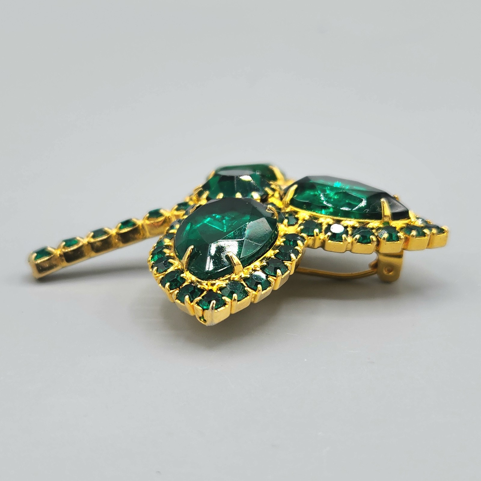 Vintage Green Teardrop Halo Rhinestone Gold Tone Three Leaf Brooch