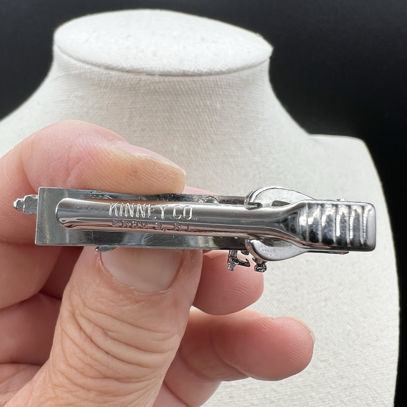 Vintage Rifle Shotgun Tie Clip Silver Tone Advertising Flintkote Signed 1.75″