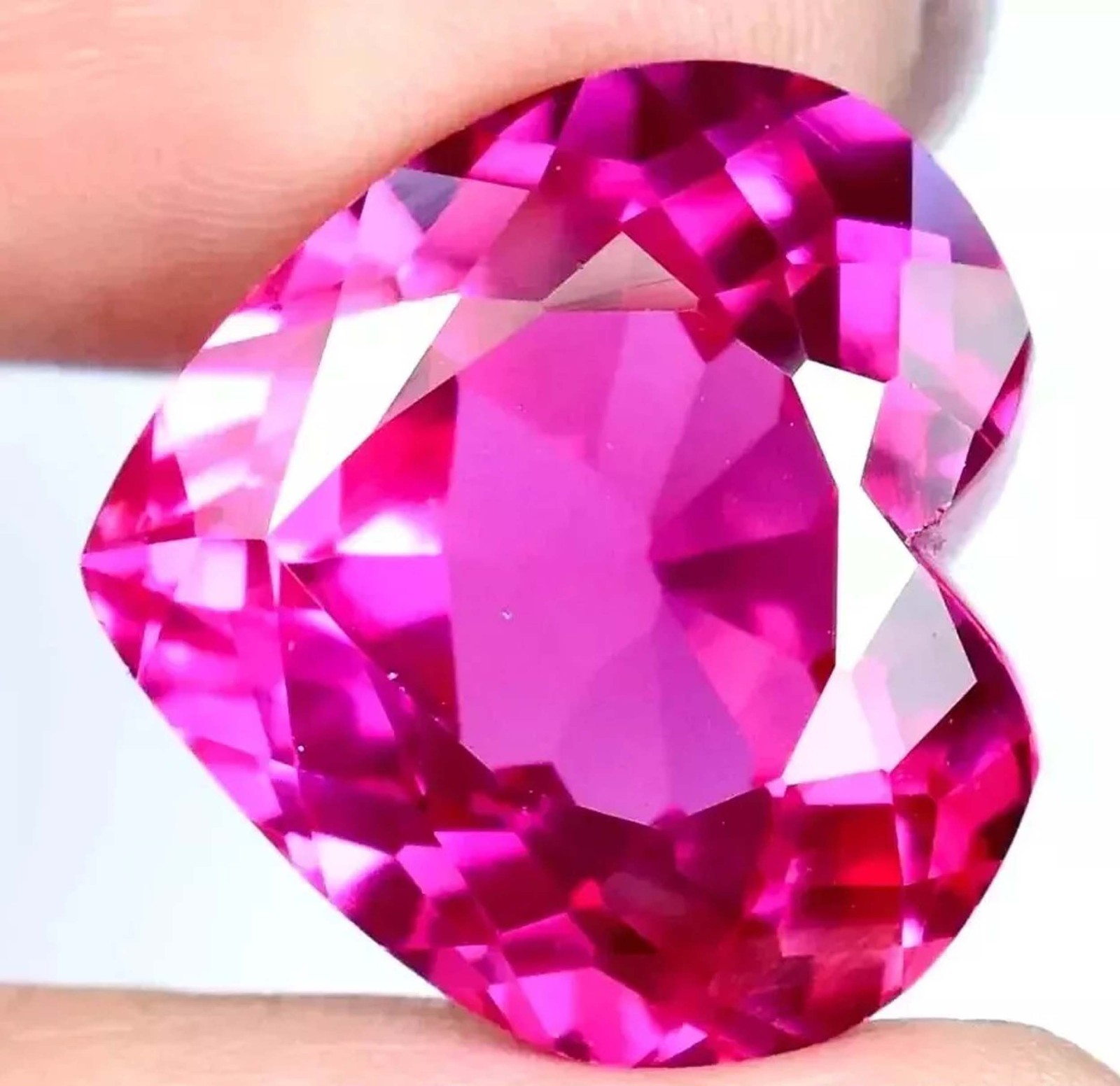 15.00 Carat Natural Pink Sapphire Heart Shap IGL Certified Loose Gemstone D26