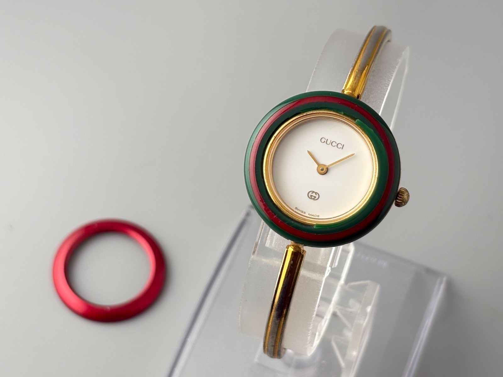[Good] Gucci Change Bezel 11/12 Gold Serry Line Metal Red Watch Auth