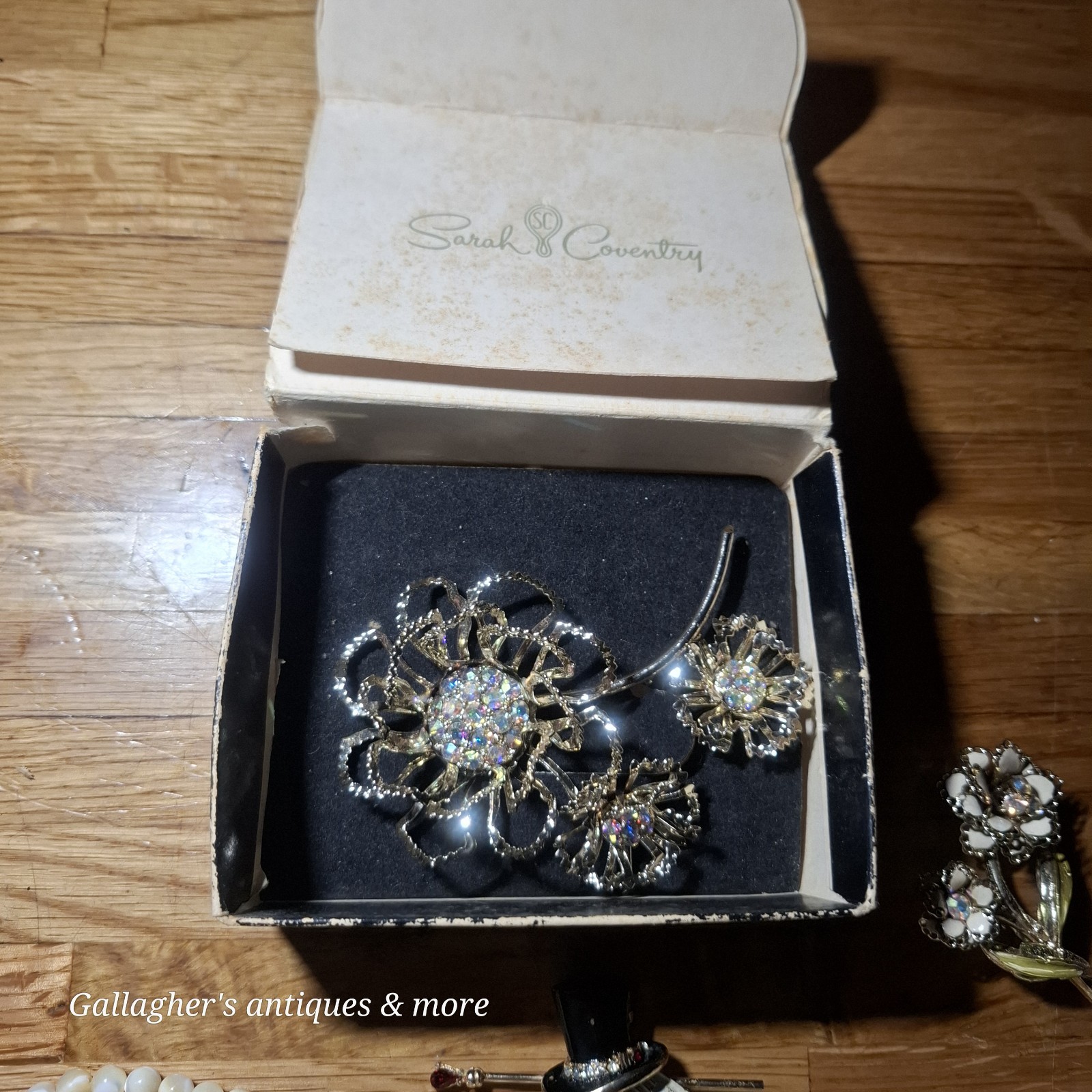Vintage mixed Costume Jewelry brooch Lot + Etc Rhinestones