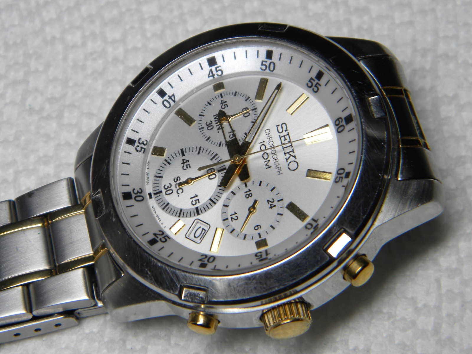 Seiko Chronograph 100M 4T53-00C0 with White Dial Very Short Band is Running