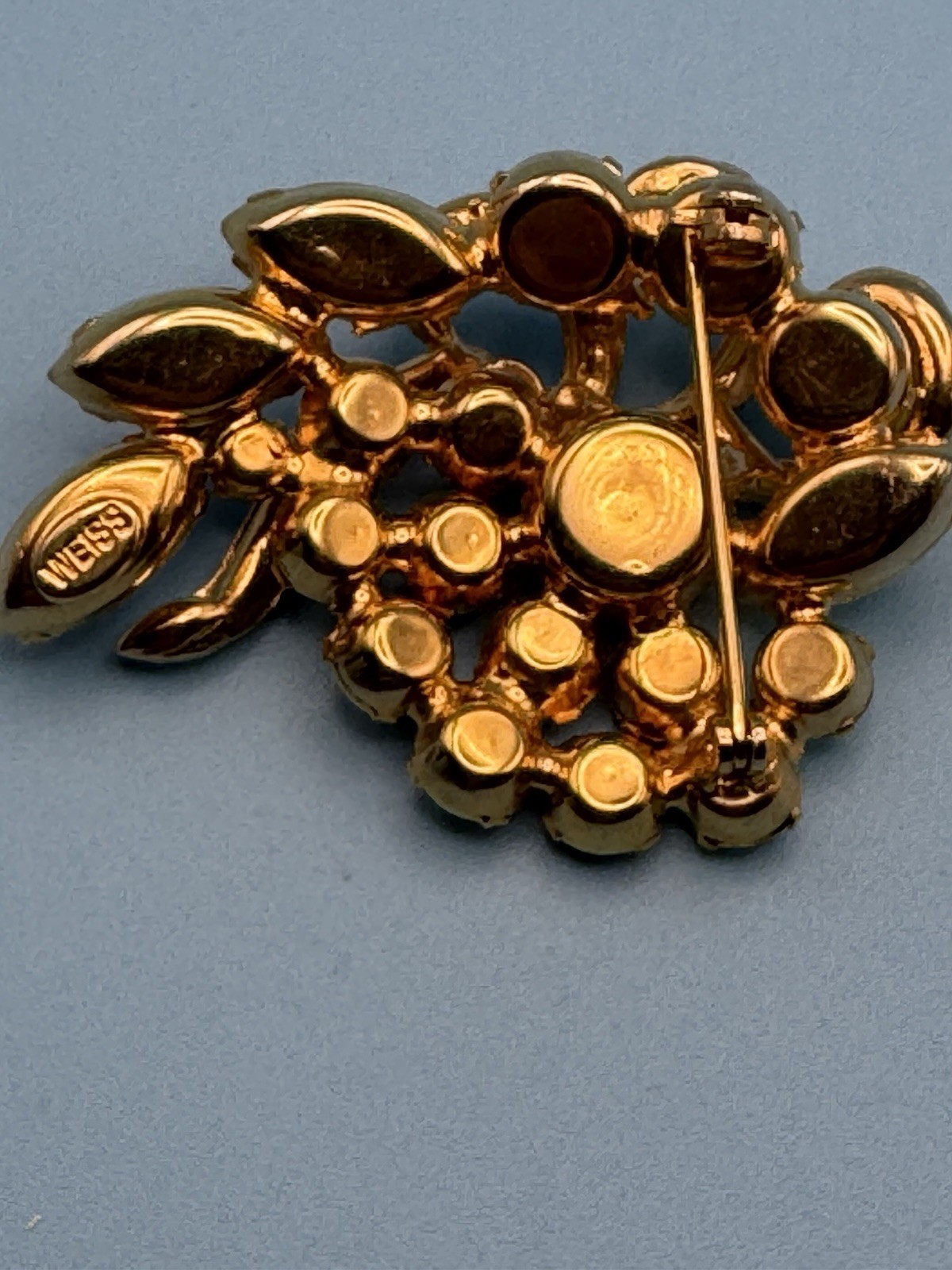 WEISS Signed Gold Tone Amber Crystal Rhinestone Flower Brooch Pin 2 in