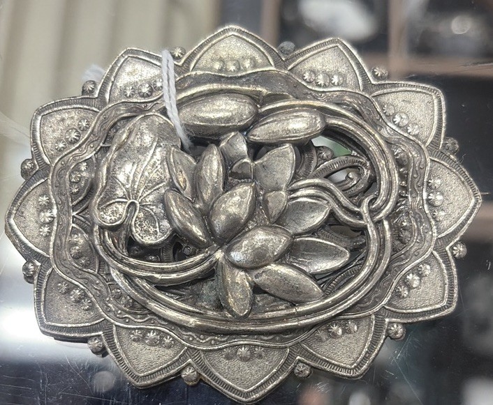 VTG Antique Large Oval BROOCH /SASH PIN ~ Detailed Water Lily Pewter Tone 2.75″