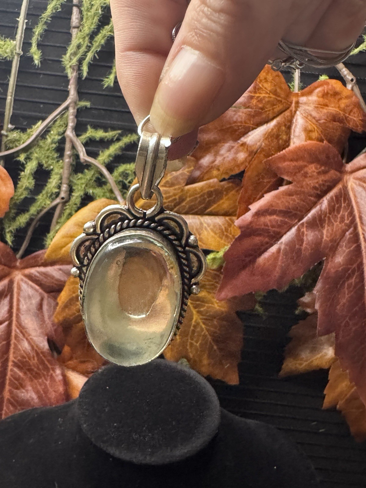 19g Vintage 2” Artisan Silver Tone Quartz Family Cabochon Penda