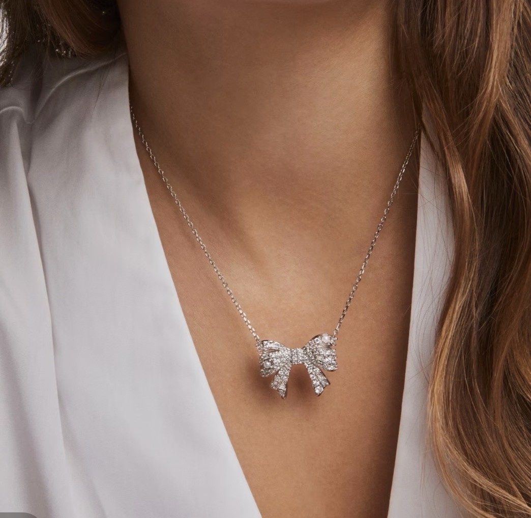 New Krista Silver Bow Short Pendant Necklace in White Mix on Kendra Scott Card