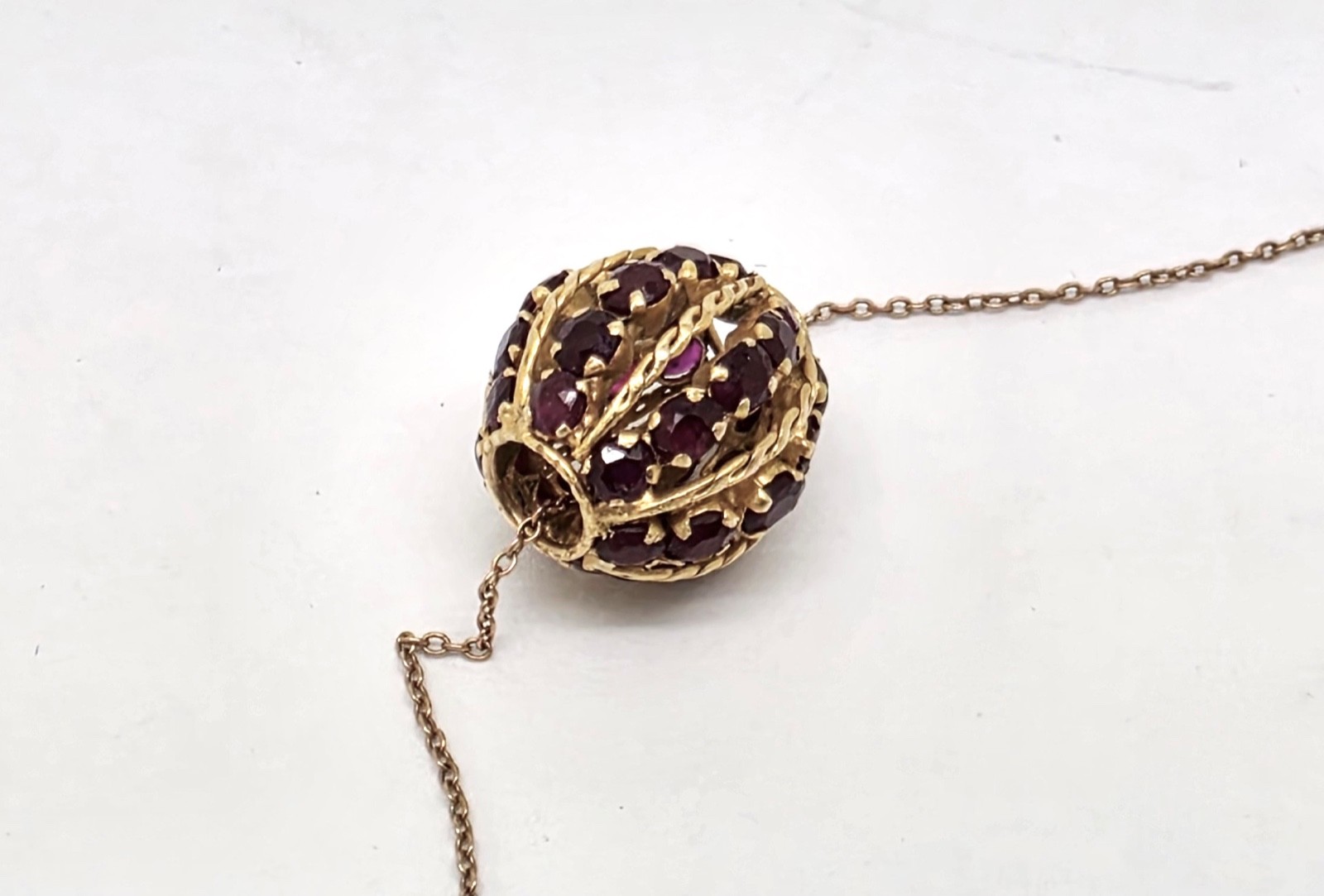 EFFY 14K GOLD 21.5″ NECKLACE W/VINTAGE 18K MULTI RUBY SPINNING BALL PENDANT