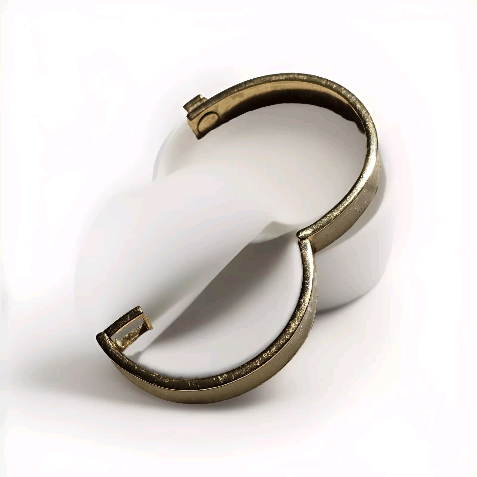 Kate Spade Signed Gold Tone Cream Enamel Turn Lock Hinged Bracelet