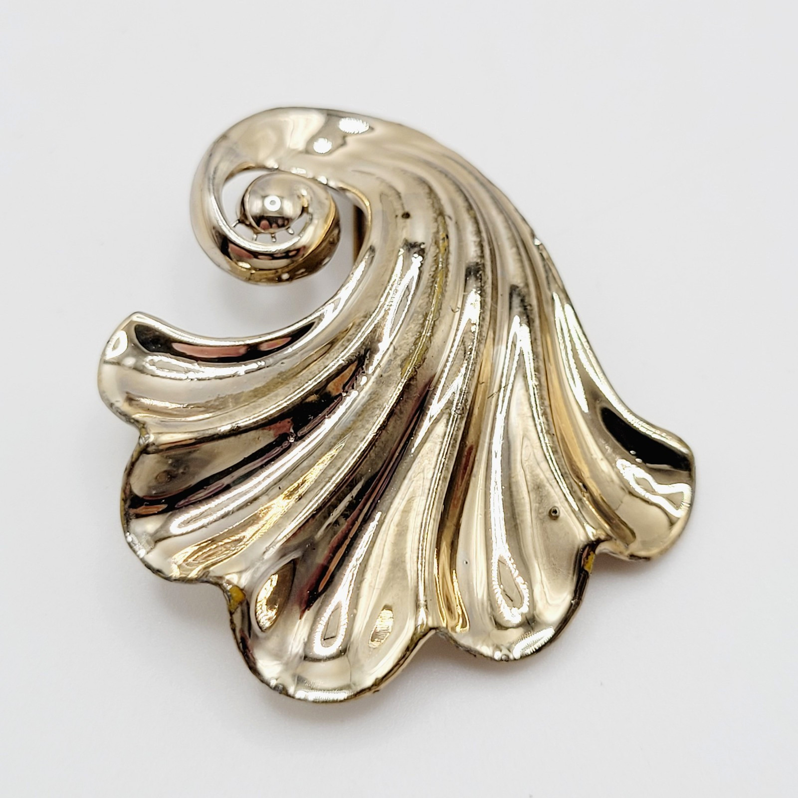 Nouveau Style Nautical Shell Swirl Wave Gold Tone Pin Retro 1940s Style Brooch