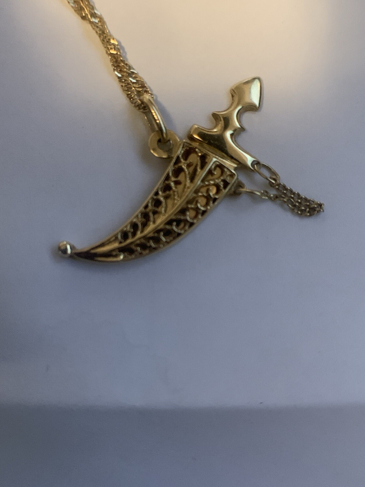 UNOAERRE 18 K Gold DAGGER NECKLACE with Gold Chain