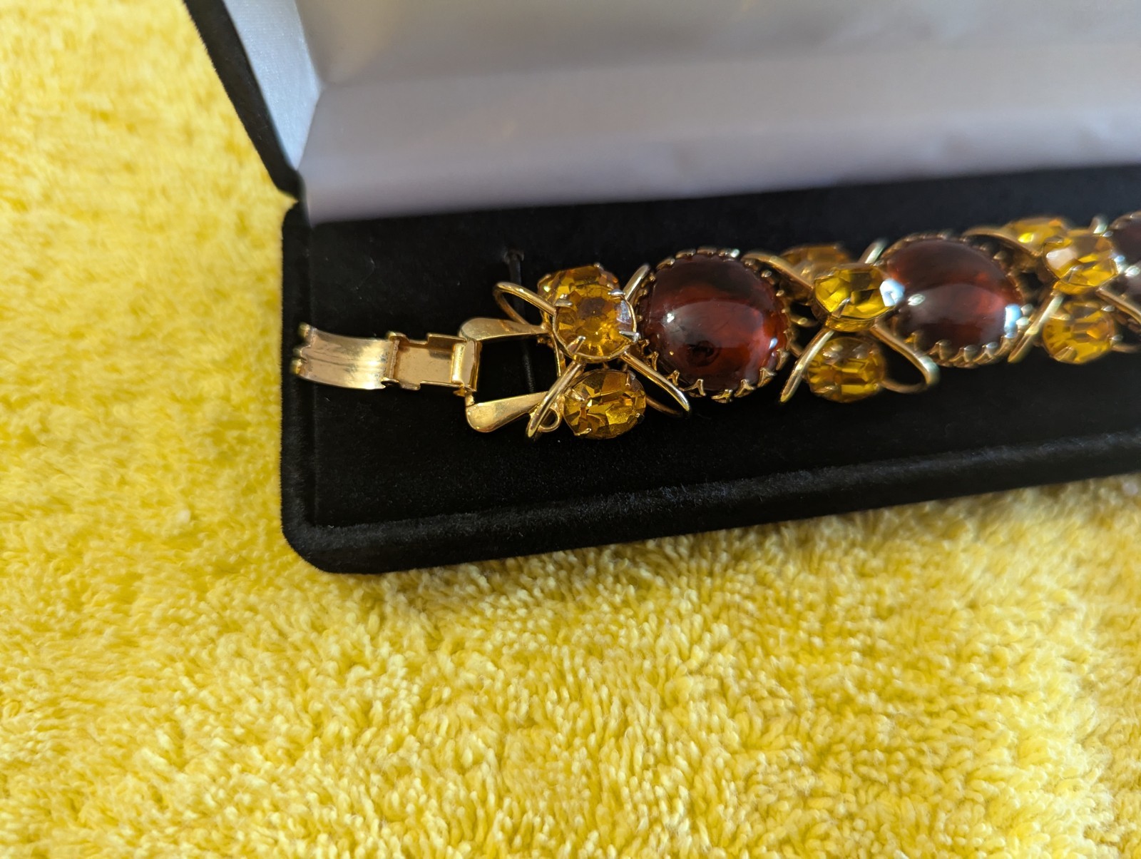 Vintage Intricate Juliana Costume Bracelet w/ two colored stones