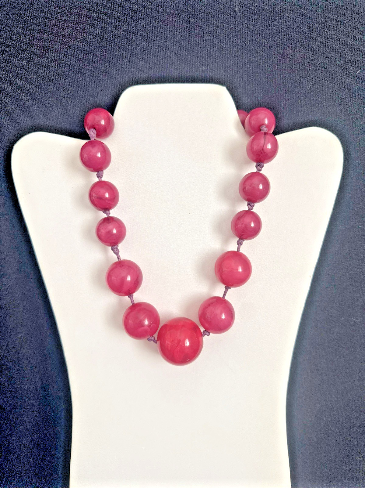 Fuchsia Pink Lucite Graduated Chunky Bead Hand Knotted 20“ Adjustable Necklace