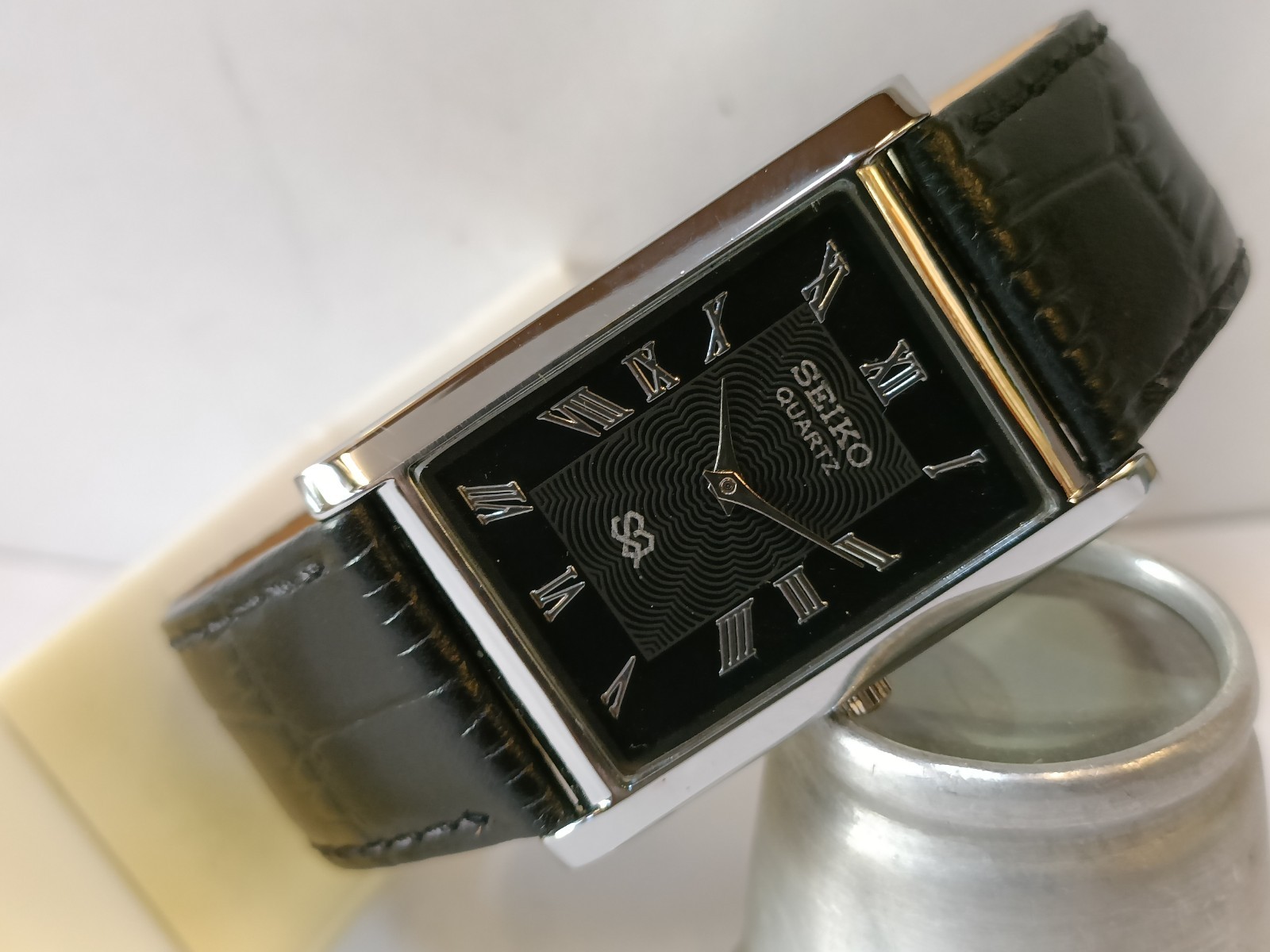 VINTAGE SEIKO SLIM QUARTZ BLACK DIAL JAPAN MEN’S WORKING DRESS WATCH