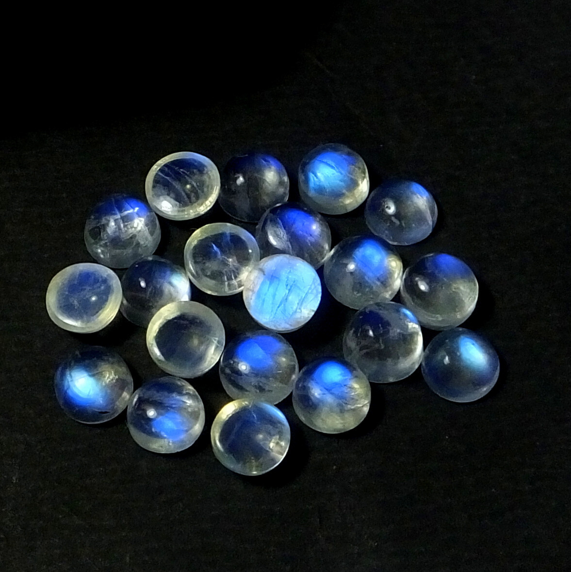 Rainbow Moonstone Blue Fire 6X6 mm Round Cut Cabochon Natural Gemstone 20 Pieces