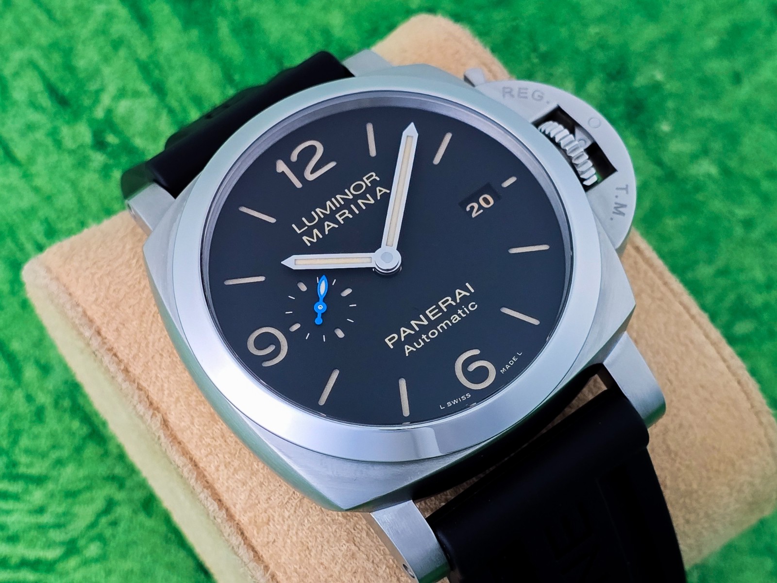 Panerai Luminor Marina 44 MM Black Dial on Black Rubber New Card 2020