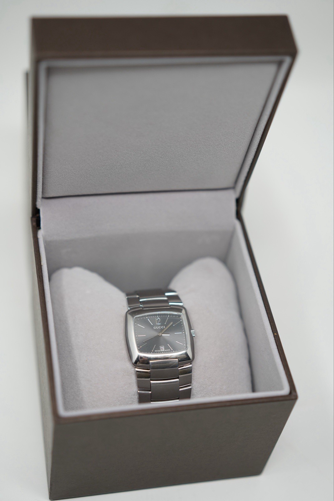 Gucci 8500M Swiss Quartz Gray Dial Silver Stainless Steel Unisex Watch 34mm