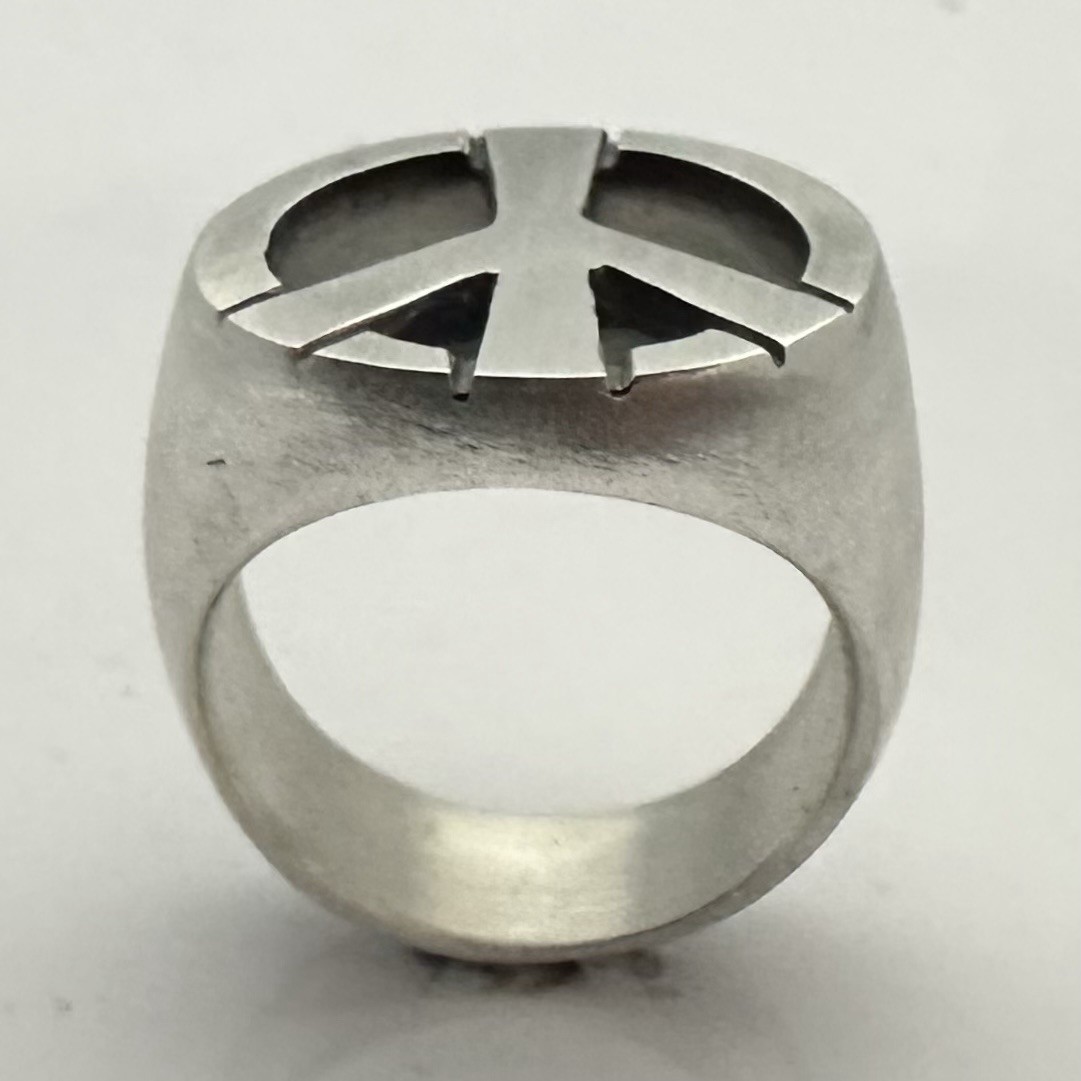 MJG STERLING SILVER PEACE SYMBOL RING. 22 GR. SZ 9 1/2