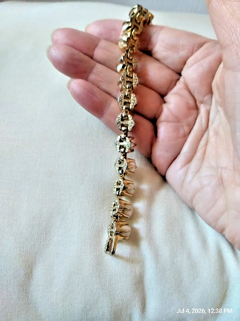 Vintage Gold Tone Faux Pearl Metal Link Bracelet with Fold Over Clasp