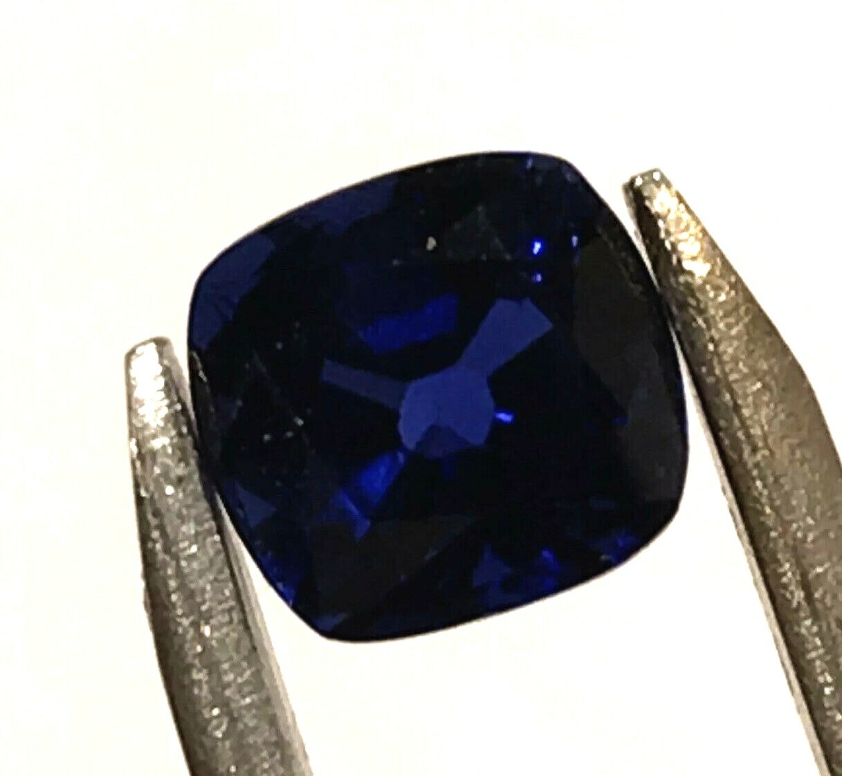 2.75 ct Natural Blue Sapphire ,excellent Cushion Cut , VVS Clarity,9 mohs