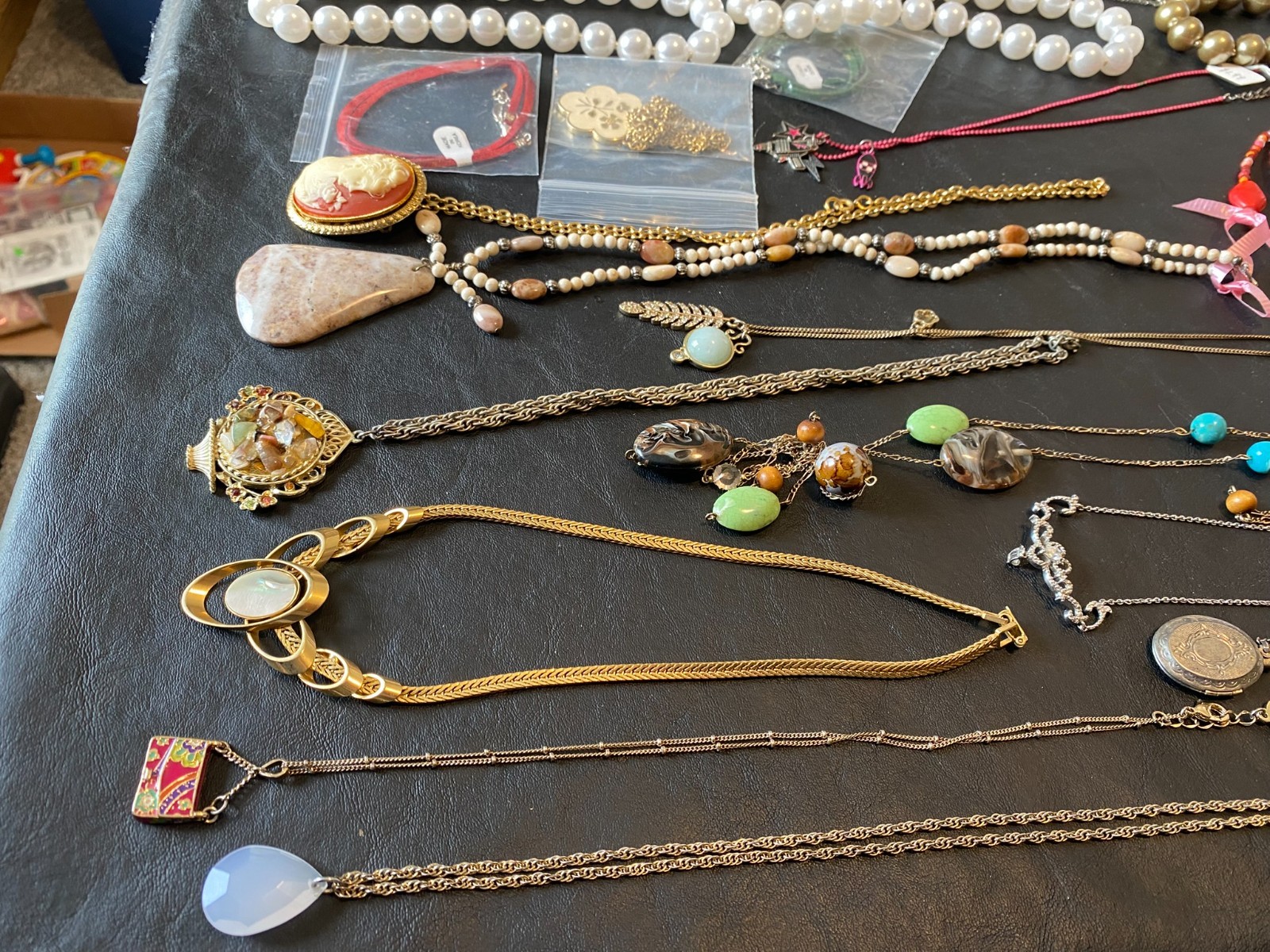 huge lot necklaces jewelry 50+ necklace beaded chain pendant etc. collection N2