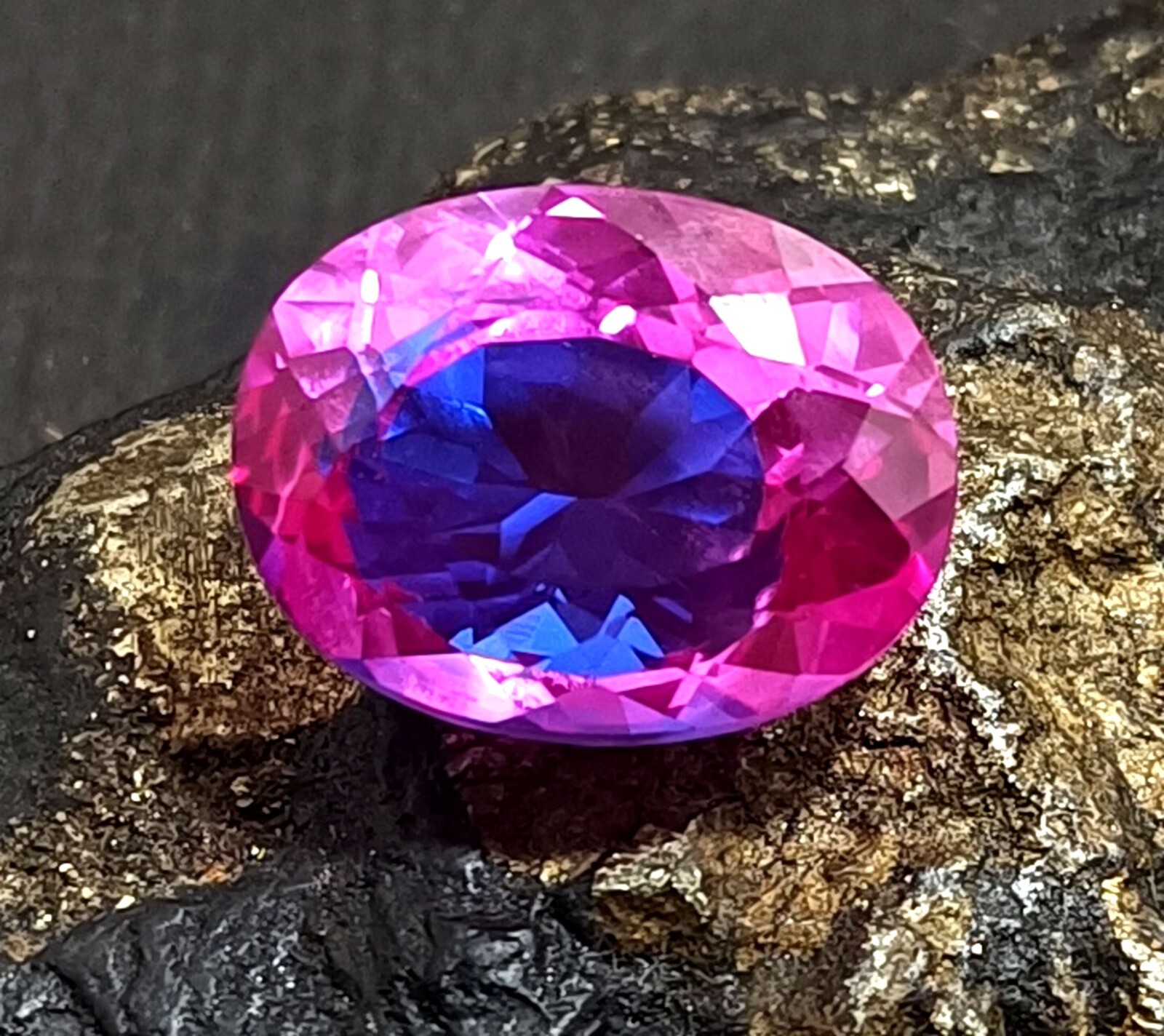 17.5 Ct A++ NATURAL Ceylon PITAMBARI Sapphire Bi-Color Certified Oval GEMSTONE
