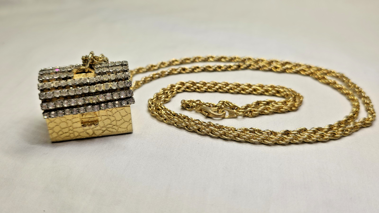 36″ VTG Clear Rhinestone Pill Box Necklace Gold Tone Rope Chain