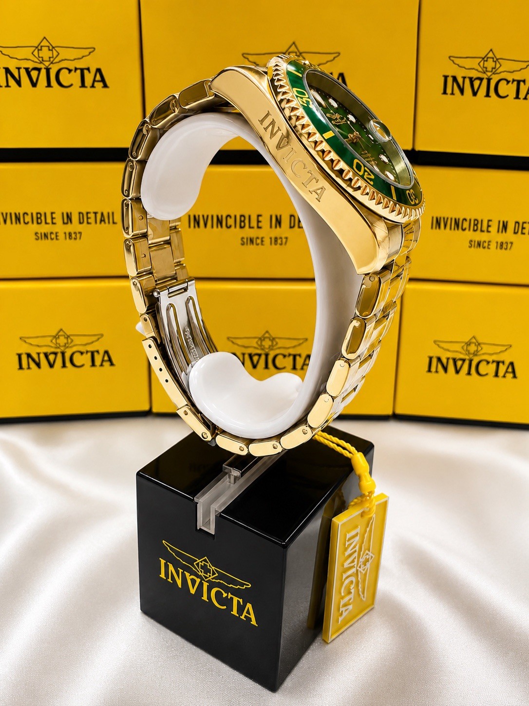 Invicta 30027 Pro Diver Shark Green Dial Gold Tone Quartz Men’s Watch New