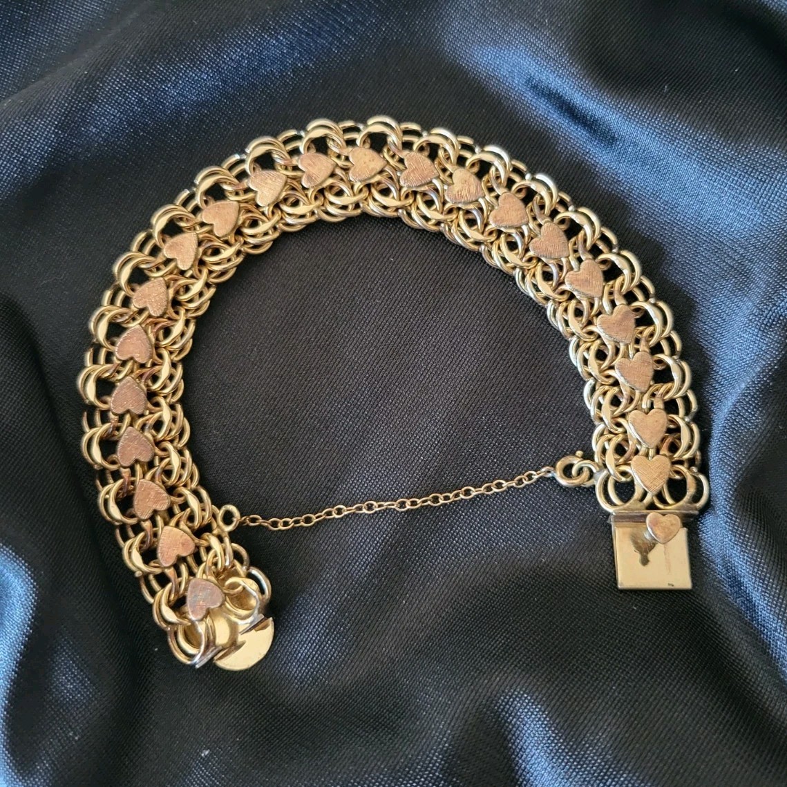 Gold Tone Heart Dangle Charm Chain Bracelet Love Theme Box Clasp Safety Chain