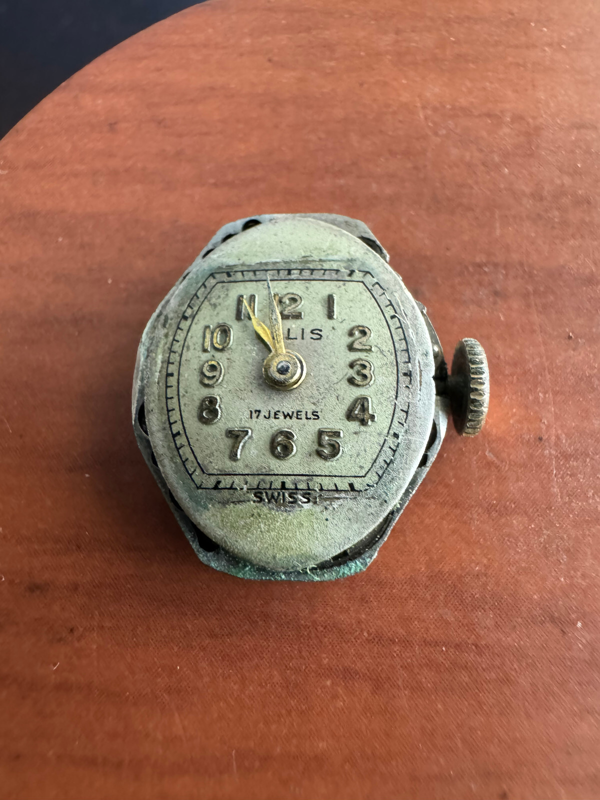VINTAGE 18.15 X 15.15 MM LADIES ELLIS SWISS WRIST WATCH MOVEMENT KEEPING TIME