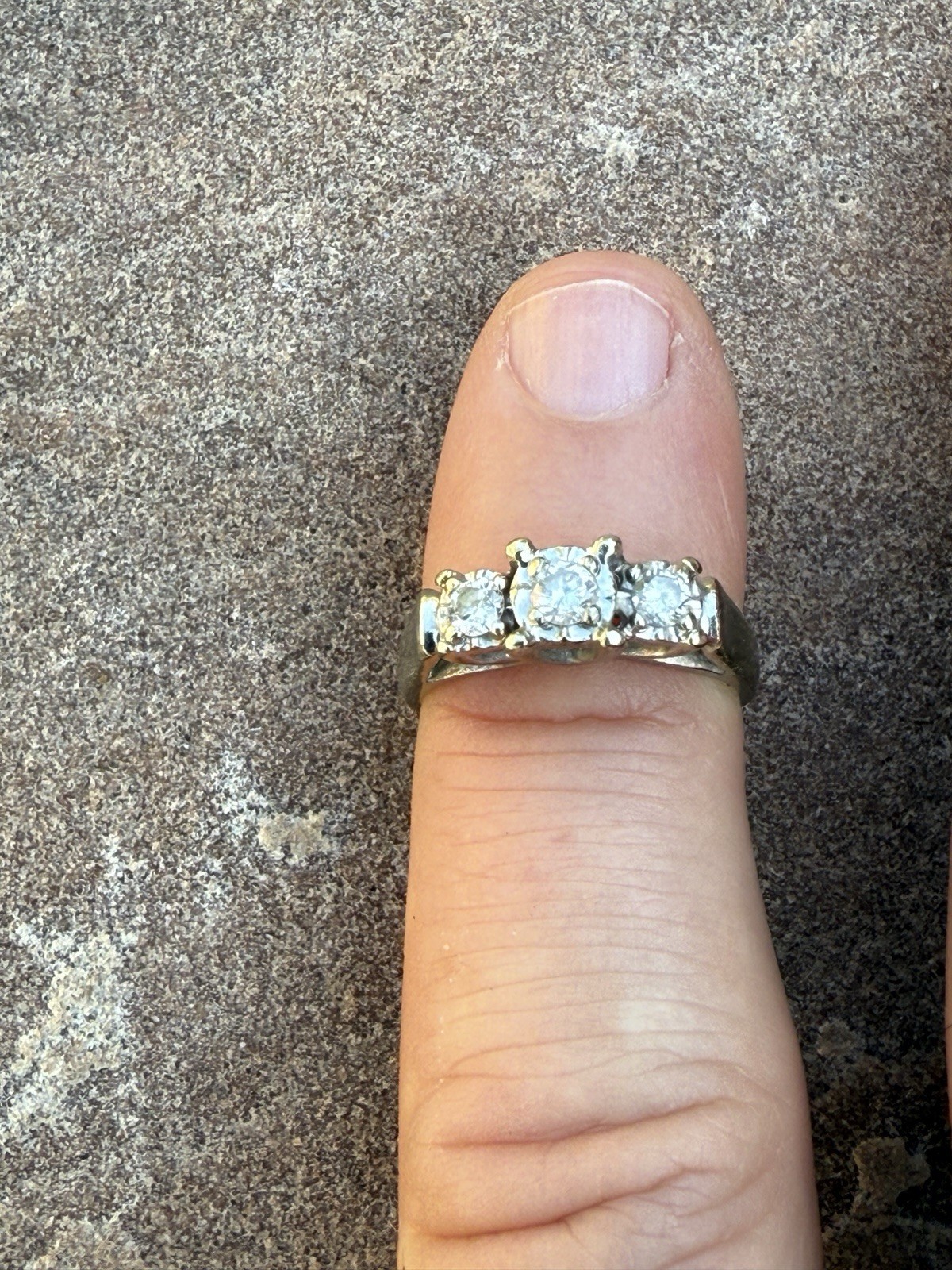 10K White Gold 0.25 ctw Three Diamond Ring Size 5 (3.2 Grams)