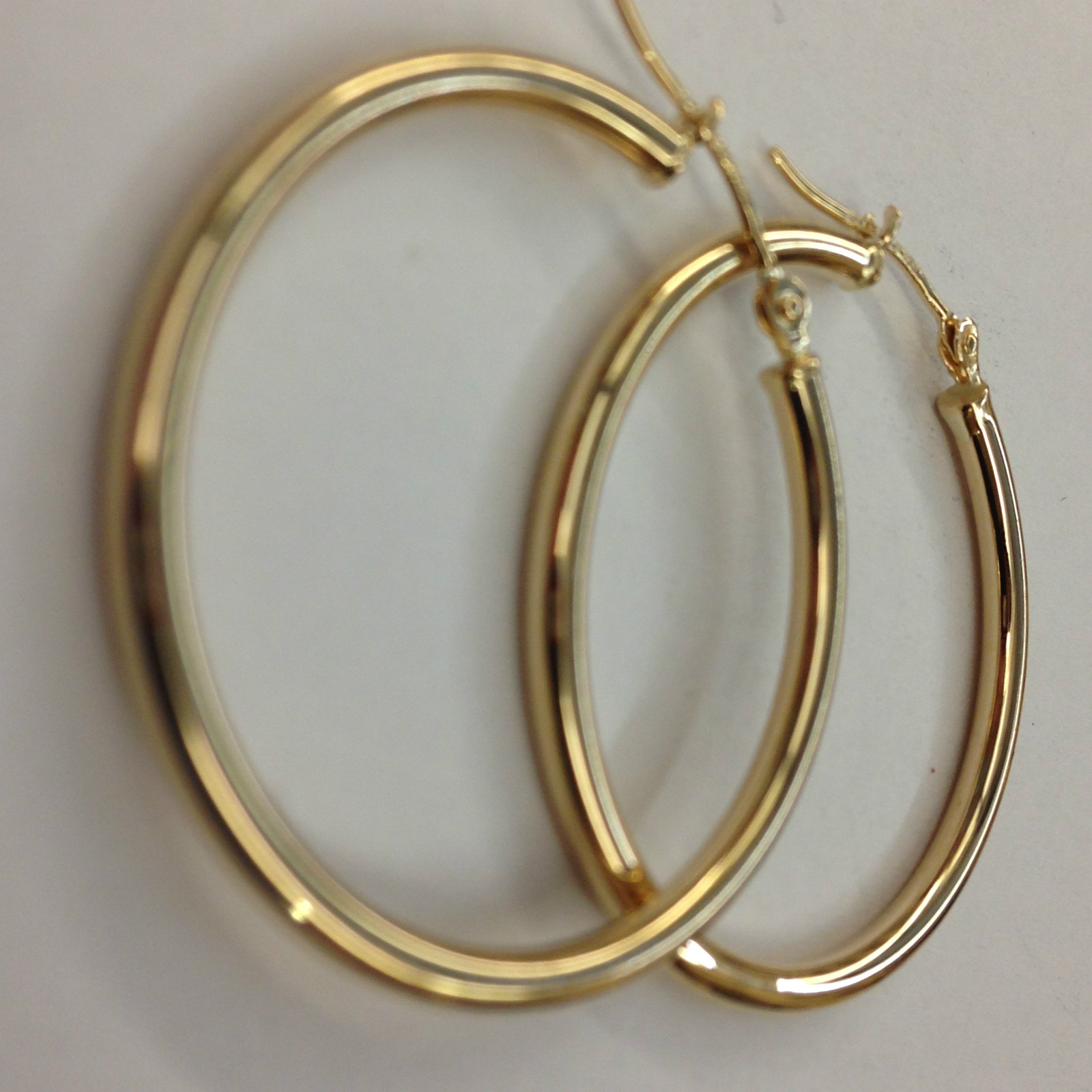 Fashion 10k Yellow Gold 2.0mm x 30mm Round Shiny Runway Tube Hoop Earrings
