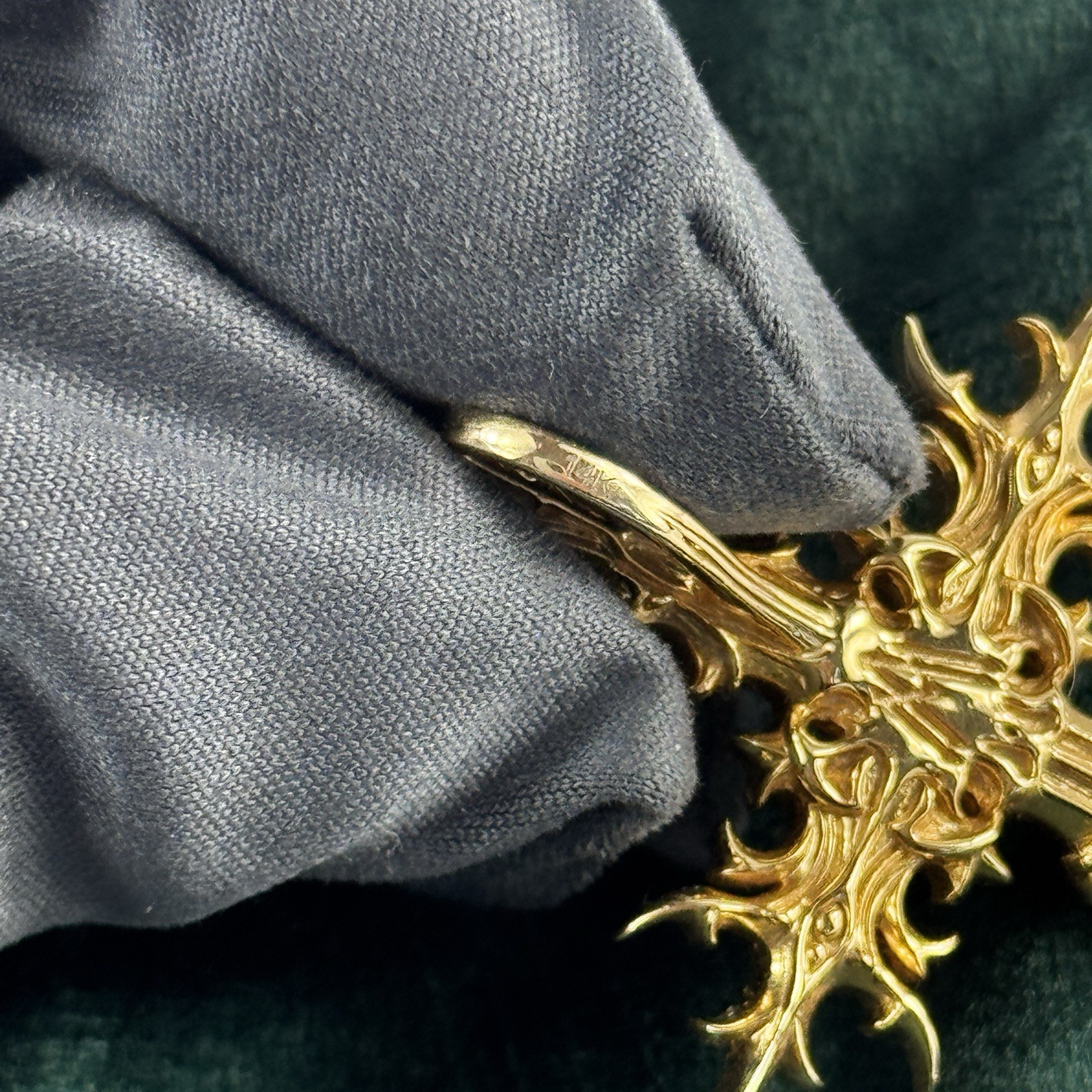 Alex Moss – Nirvana 14ct Yellow Gold Cross Pendant
