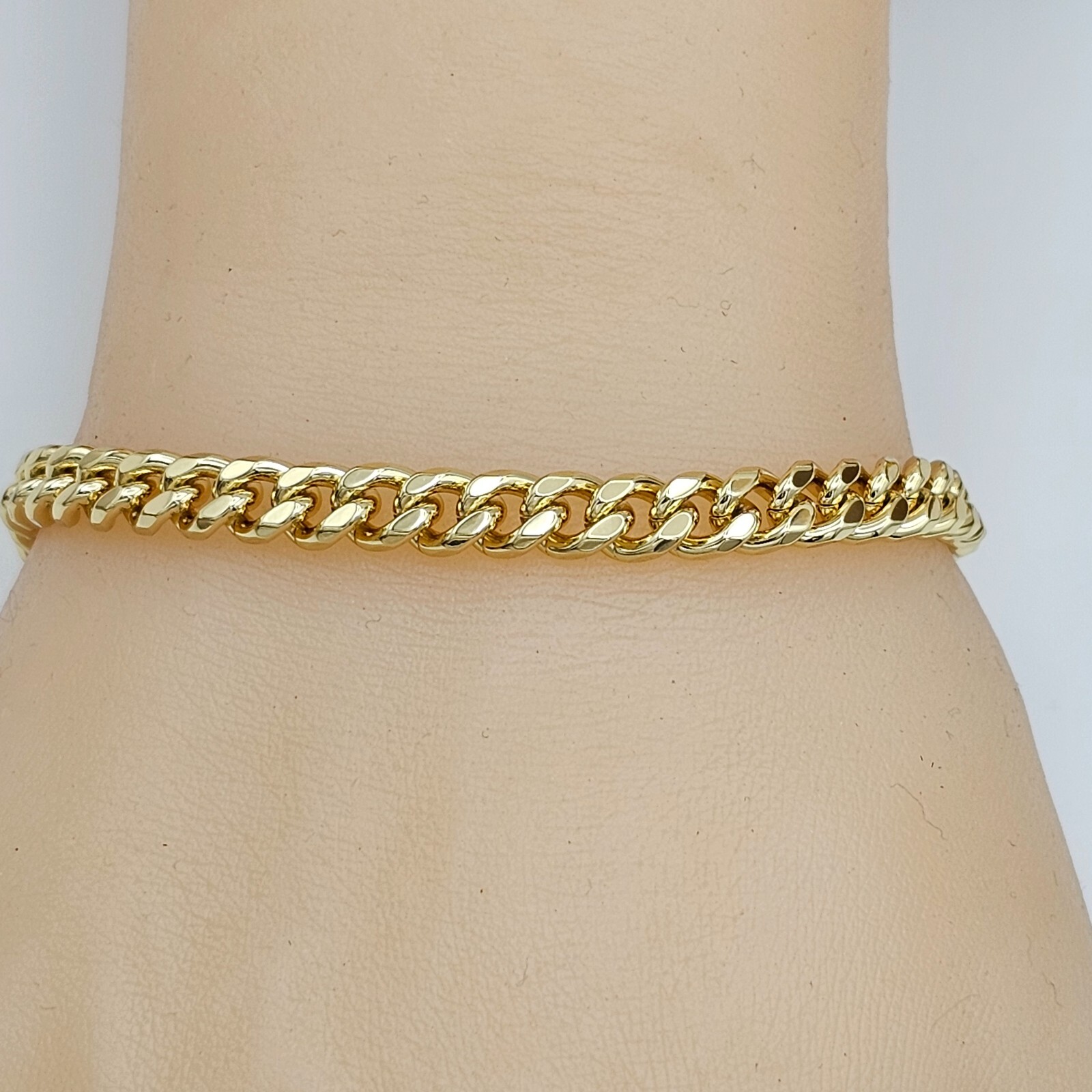 14K Gold Plated 5.5mm Cuban Chain Bracelet. 7.5 in. L Oro Laminado. Unisex