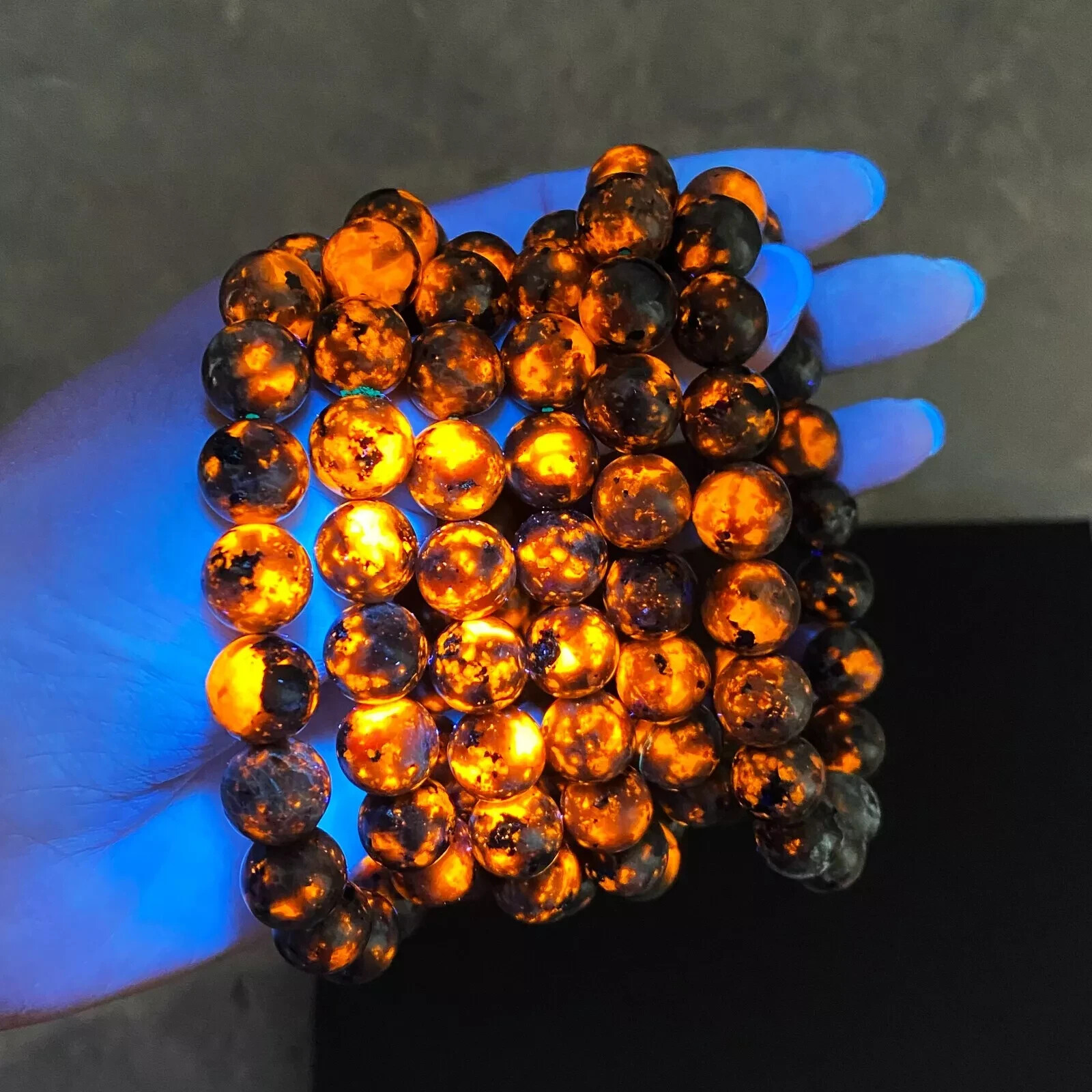 Natural Yooperlite Flame Stone UV Reactive Healing Chakra Handmade Bracelet