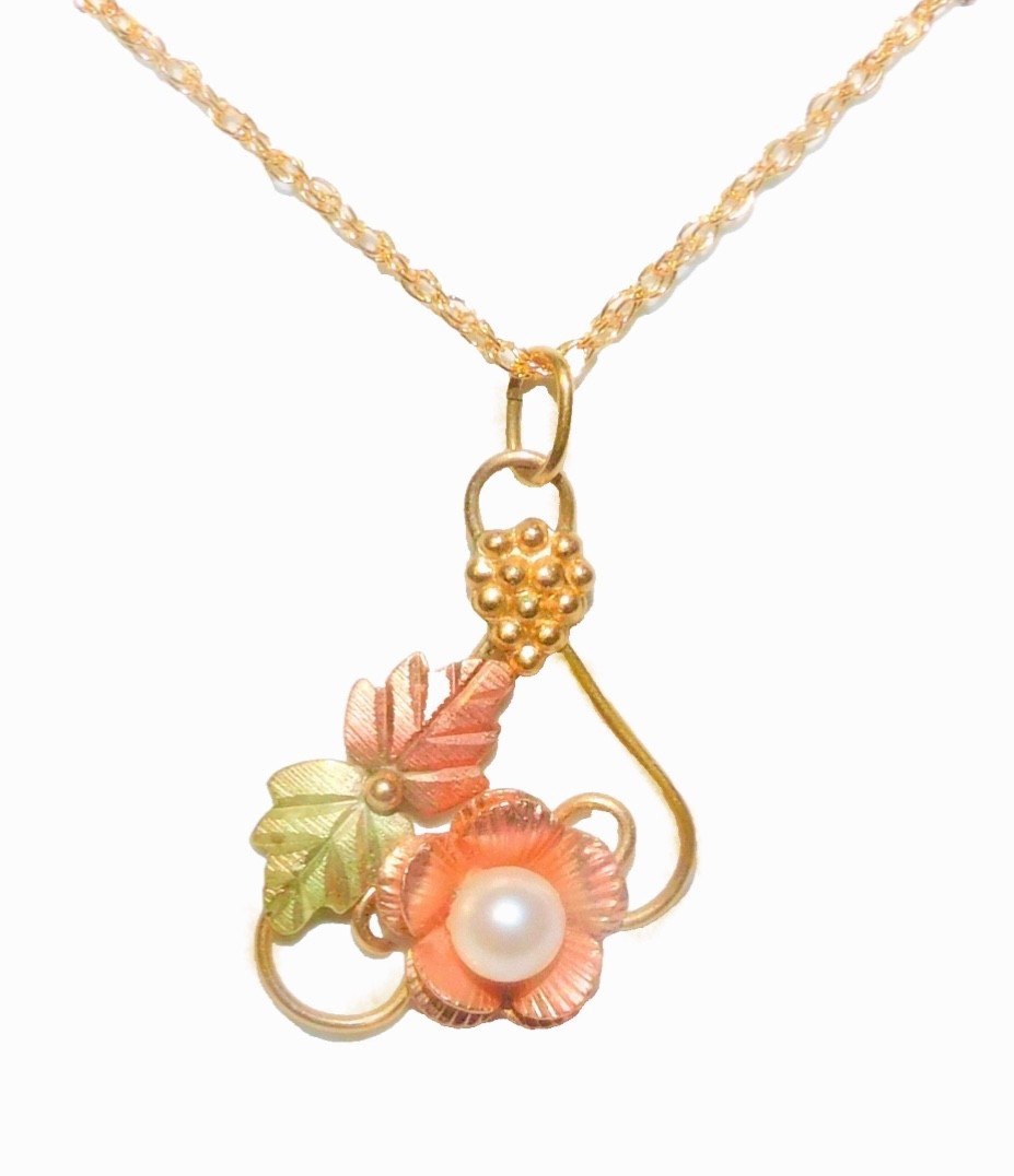 Black Hills Gold 10k Rose Pearl Leaves Pendant Necklace