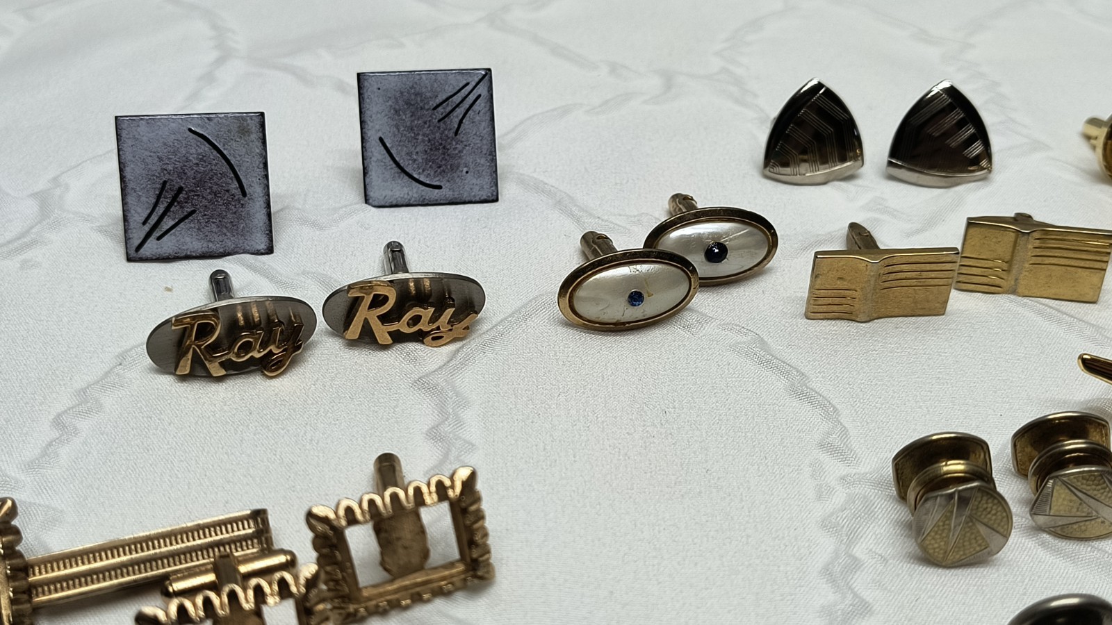 Vintage Tie Tacks Tie Bar Clips Cuff Links Lot Gold & Silver Tone 120 + Pieces