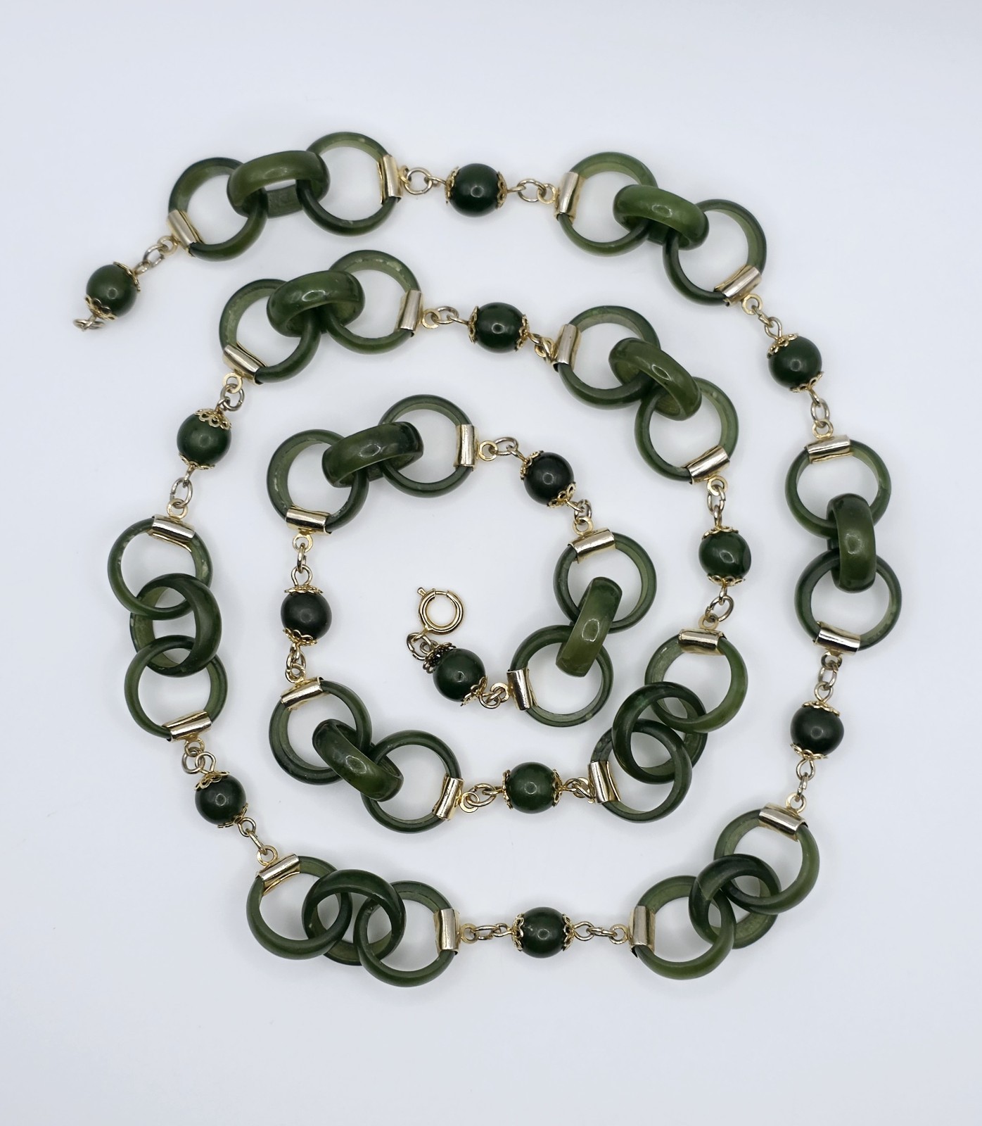 Vintage Green Jade Interlocking Circle Link Necklace 31″ Long Gold Tone