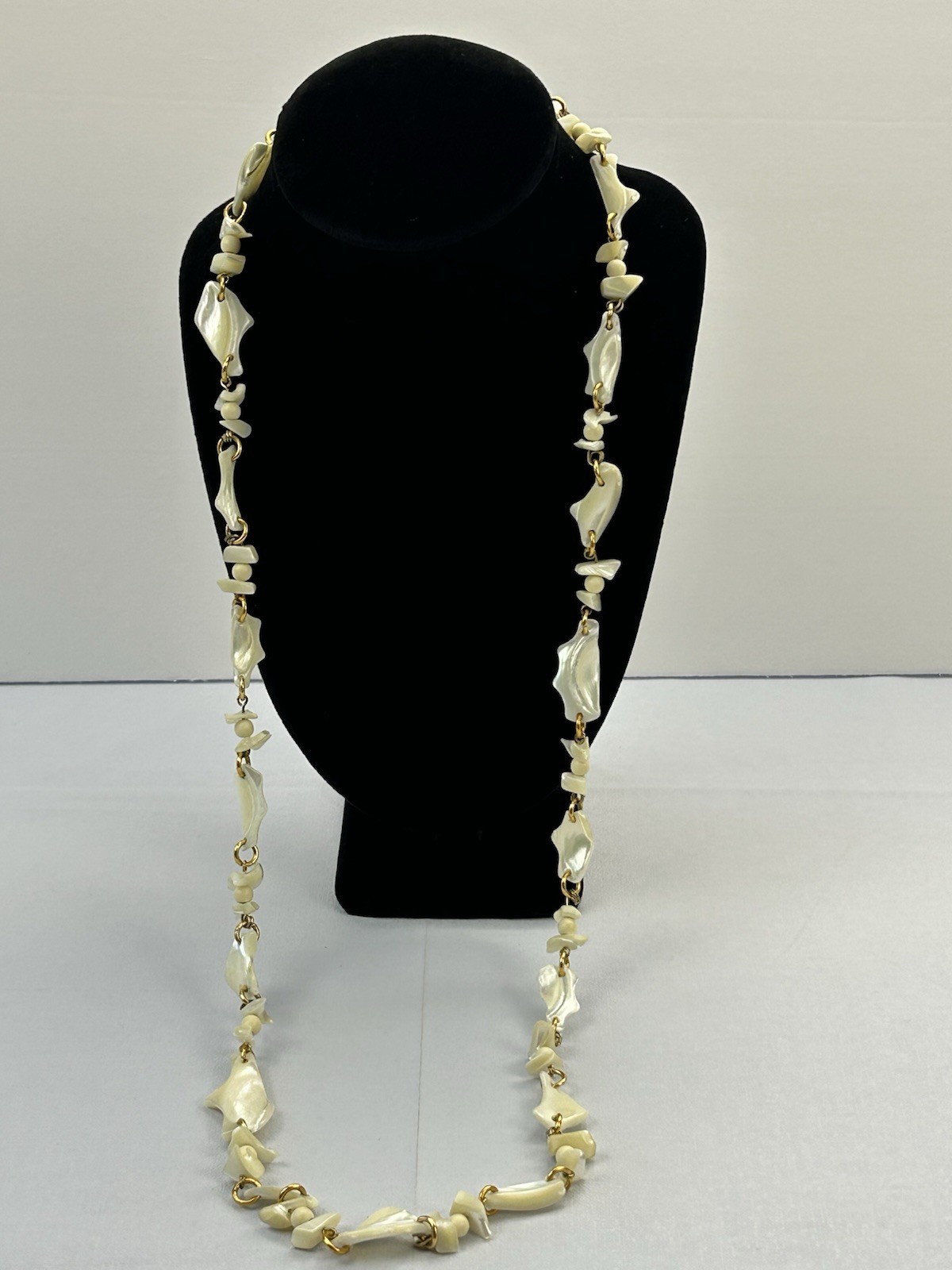 Vintage Mother of Pearl Shell Gold Tone Link Necklace 17” Coastal Boho Chic