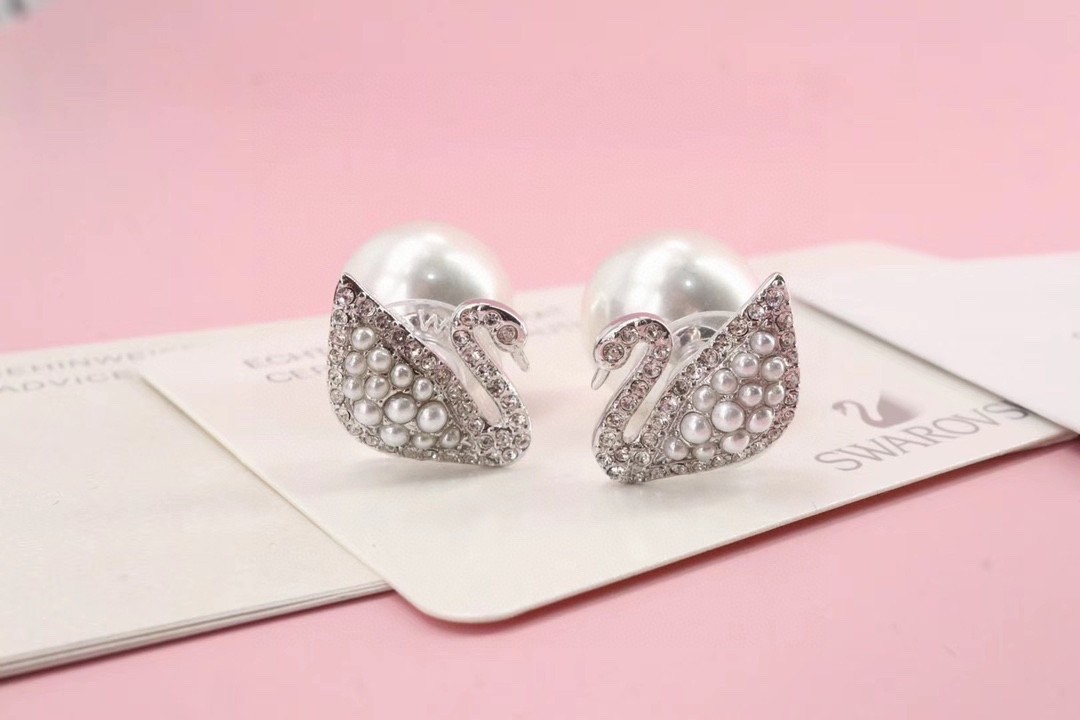 Swarovski Swan Pearl Crystal Stud Earrings Silver Tone White New With Box Gift.