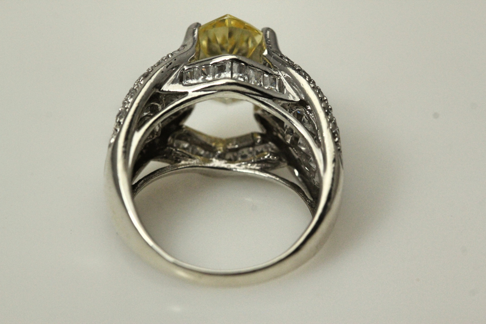 925 Sterling Silver Size 6 Yellow Stone w/ Clear Accents Ring 6.7 Gram (RIN8304)