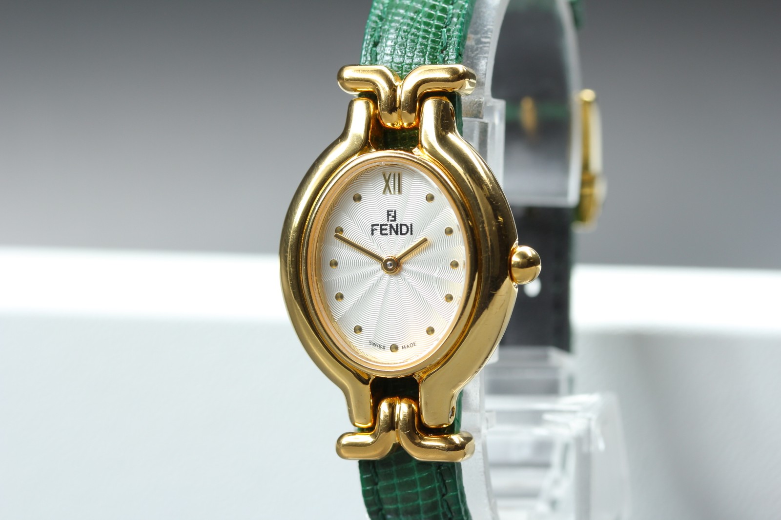 FENDI 640L Chameleon Change Green Belt Gold 24mm Women’s Quartz Watch Vintage