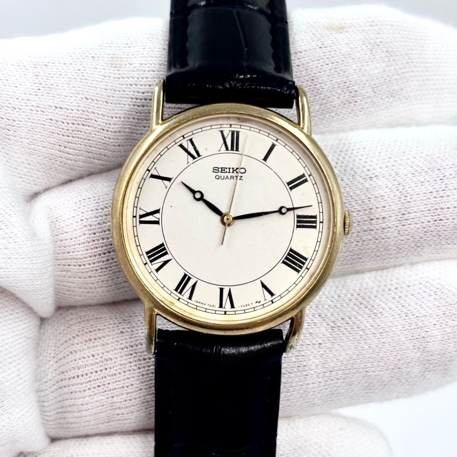 SEIKO Quartz Roman Index Gold Wristwatch manufactured in August 1983 Japan vinta