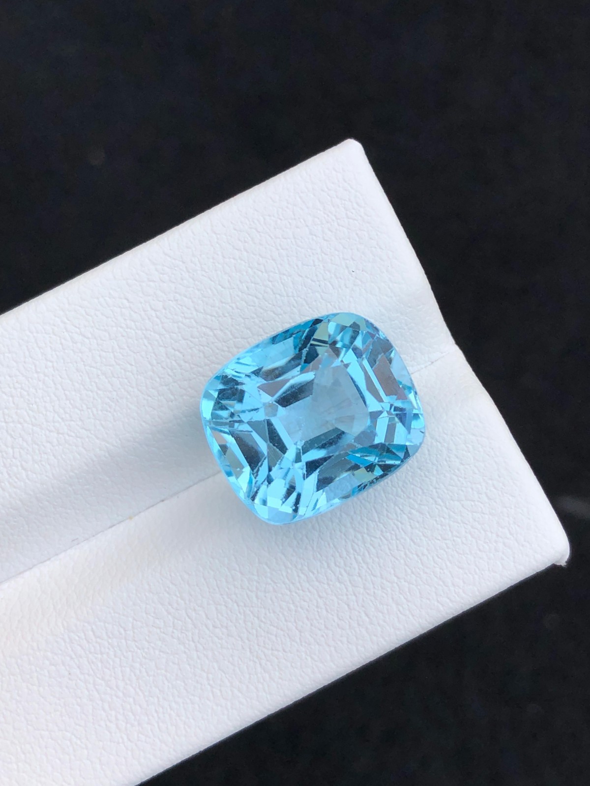 14.85 CT Beautiful Swiss Topaz Cushion shape loose Gemstone from Africa.