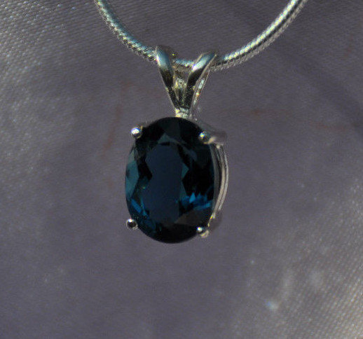 9mm X 7mm OVAL SHAPE LONDON BLUE TOPAZ PENDANT- .925 STERLING SILVER
